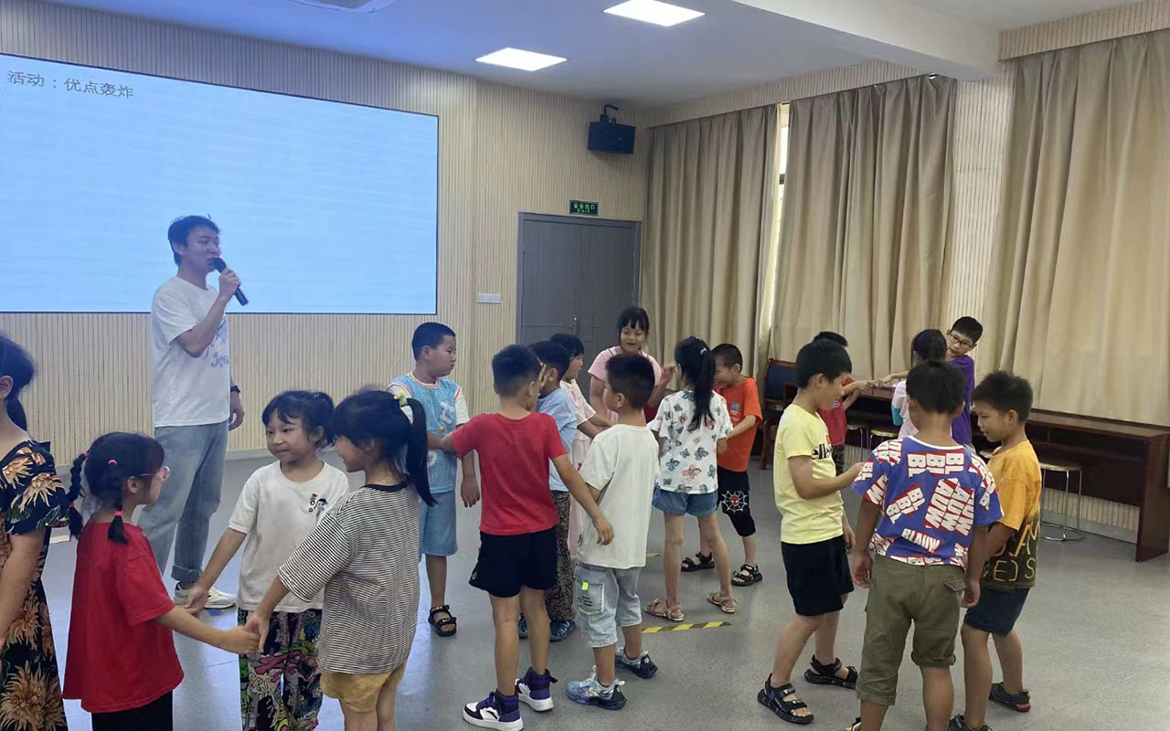 离石龙观乡中心学校